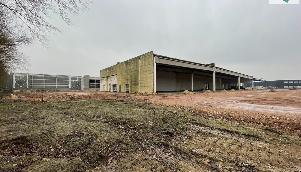 Langs de Pathoekeweg in Brugge verrijst binnenkort het KMO Park PORTIS, dit op de voormalige Philipssite. Met 49 afgewerkte KMO-Units, variërend van 199m² tot 1183m², verdeeld over nieuwbouw en vernieuwbouw bedrijfsgebouwen, biedt Portis een moderne en